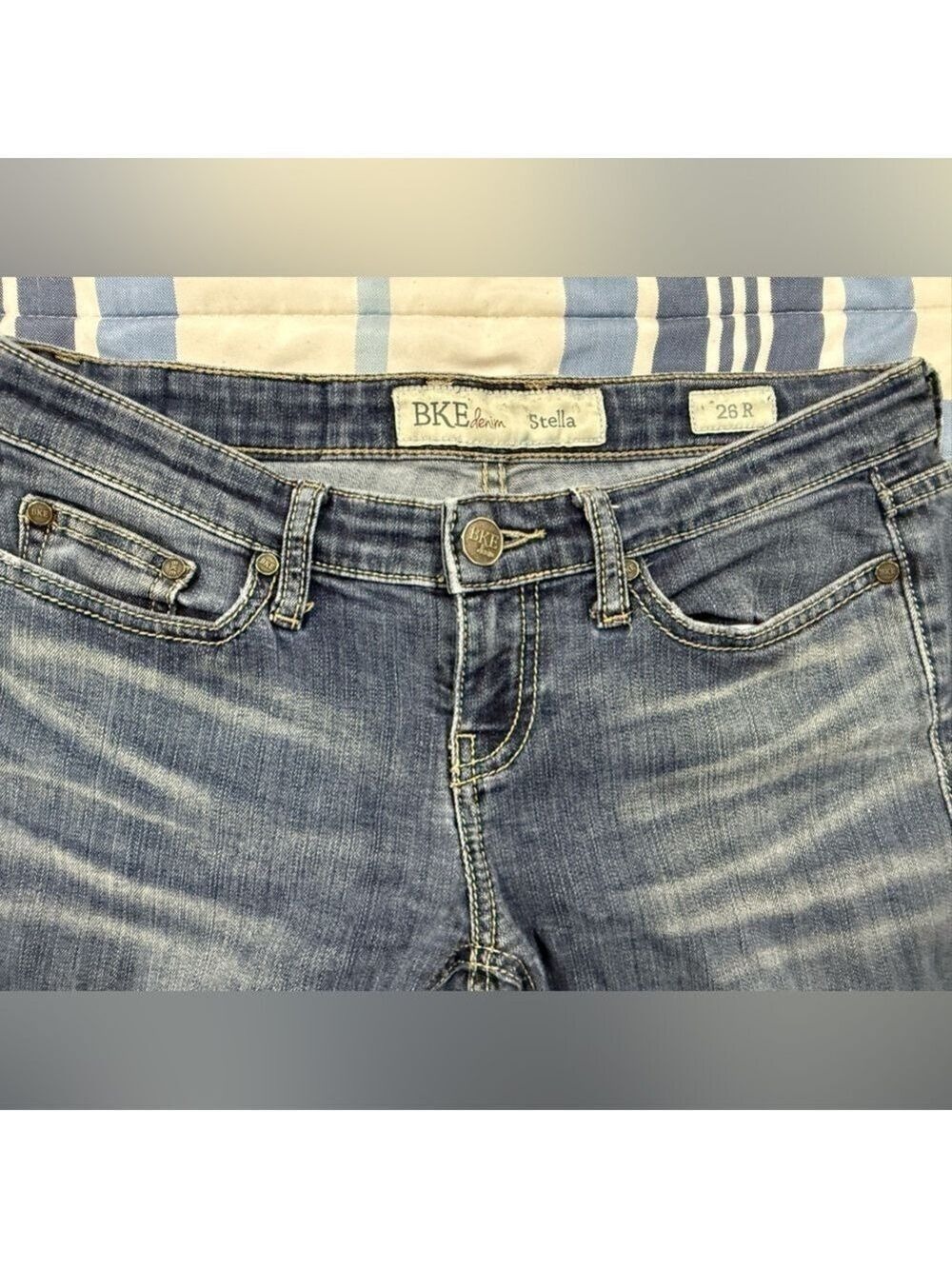 BKE Stella Bootcut Flare Low Rise Jeans Sz26 Embroidered Pockets Stretch Western - Picture 4 of 11